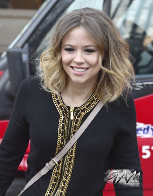 Kimberley_Walsh_leaving_the_ITV_Studios_13_12_12_281029.jpg