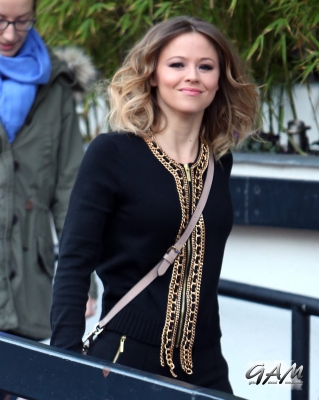 Kimberley_Walsh_leaving_the_ITV_Studios_13_12_12_28429.jpg