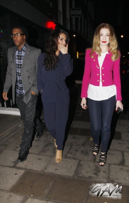 leaving_the_central_London_restaurant_13_12_12_281529.jpg