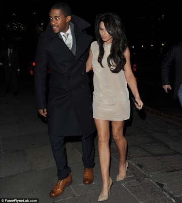 Cheryl___Tre_Holloway_step_out_for_a_romantic_dinner_last_night2C_15_12_12_28229.jpg