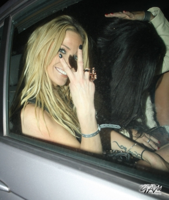 Sarah_Harding_leaving_Gilgamesh_20_12_12_281329.jpg