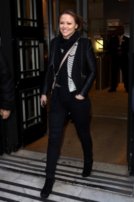 Kimberley_Walsh_outside_BBC_Radio_2_21_12_12_28229.jpg