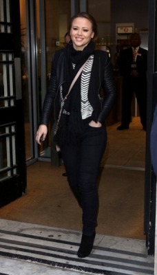 Kimberley_Walsh_outside_BBC_Radio_2_21_12_12_28329.jpg