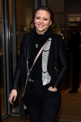 Kimberley_Walsh_outside_BBC_Radio_2_21_12_12_28429.jpg
