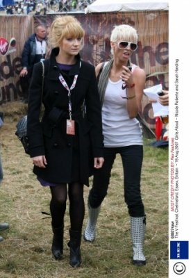 Sarah_and_Nicola_at_V_Fest_19_08_07_282429.jpg