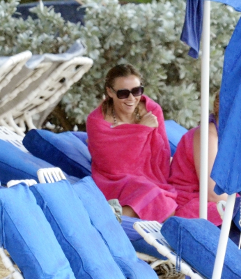 Kimberley_Walsh_on_holiday_in_the_Caribbean_080113_2819229.jpg