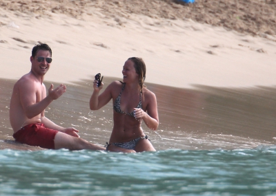 Kimberley_Walsh_on_holiday_in_the_Caribbean_080113_2821629.jpg