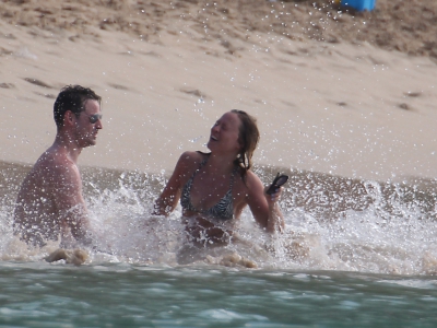 Kimberley_Walsh_on_holiday_in_the_Caribbean_080113_2821729.jpg