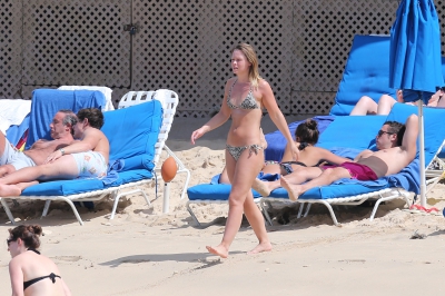 Kimberley_Walsh_on_holiday_in_the_Caribbean_080113_283229.jpg