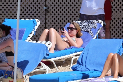 Kimberley_Walsh_on_holiday_in_the_Caribbean_080113_283429.jpg