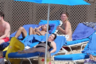 Kimberley_Walsh_on_holiday_in_the_Caribbean_080113_283529.jpg