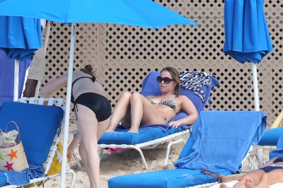 Kimberley_Walsh_on_holiday_in_the_Caribbean_080113_283729.jpg