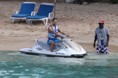 Kimberley_Walsh_on_holiday_in_the_Caribbean_080113_283829.jpg