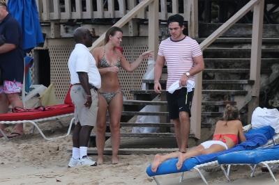 Kimberley_Walsh_on_holiday_in_the_Caribbean_080113_284429.jpg