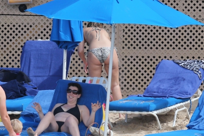 Kimberley_Walsh_on_holiday_in_the_Caribbean_080113_284629.jpg