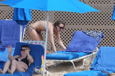 Kimberley_Walsh_on_holiday_in_the_Caribbean_080113_284729.jpg
