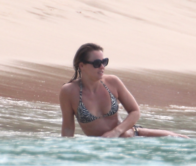 Kimberley_Walsh_on_holiday_in_the_Caribbean_080113_286829.jpg