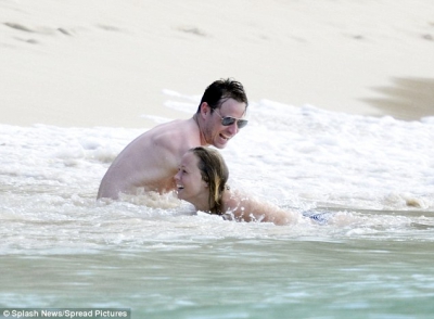 Kimberley_Walsh_on_holiday_in_the_Caribbean_08_01_13_281429.jpg