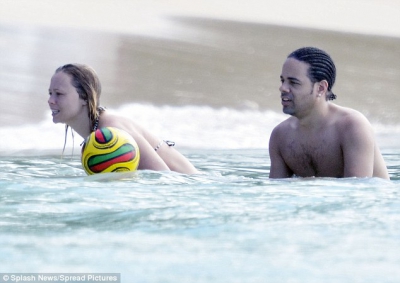 Kimberley_Walsh_on_holiday_in_the_Caribbean_08_01_13_281529.jpg