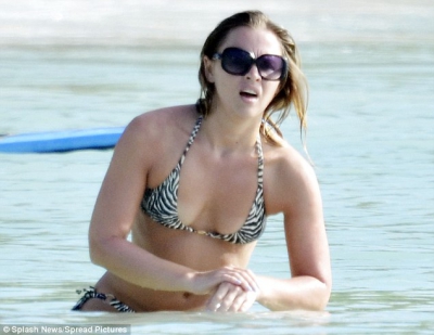 Kimberley_Walsh_on_holiday_in_the_Caribbean_08_01_13_281629.jpg