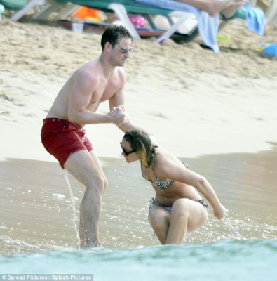 Kimberley_Walsh_on_holiday_in_the_Caribbean_08_01_13_281729.jpg