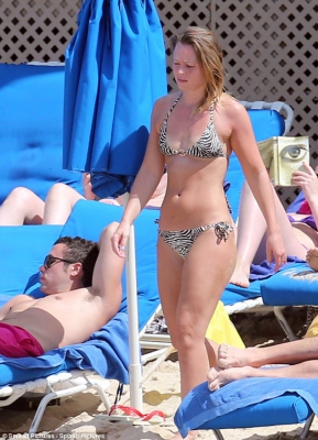 Kimberley_Walsh_on_holiday_in_the_Caribbean_08_01_13_28229.jpg