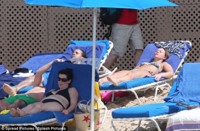 Kimberley_Walsh_on_holiday_in_the_Caribbean_08_01_13_282529.jpg