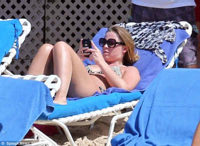 Kimberley_Walsh_on_holiday_in_the_Caribbean_08_01_13_282629.jpg