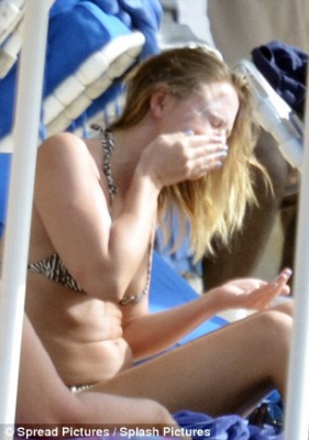 Kimberley_Walsh_on_holiday_in_the_Caribbean_08_01_13_28629.jpg