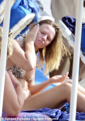 Kimberley_Walsh_on_holiday_in_the_Caribbean_08_01_13_28729.jpg