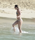 Kimberley_Walsh_on_holiday_in_the_Caribbean_080113_2818529.jpg
