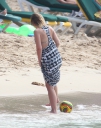 Kimberley_Walsh_on_holiday_in_the_Caribbean_080113_289029.jpg
