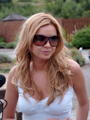 Nadine_Coyle_at_a_Childrens_Hospice_26_08_06_28729.jpg