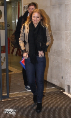 Kimberley_Walsh_leaving_the_Radio_1_studios_20_01_13_28429.jpg