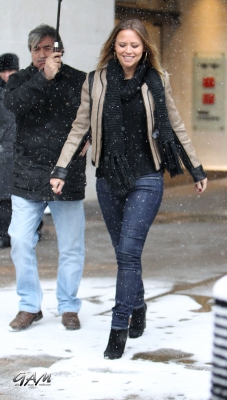 Kimberley_Walsh_leaving_the_Radio_1_studios_20_01_13_28829.jpg