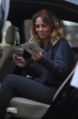 Kimberley_Walsh_outside_Real_Radio2C_Manchester_05_02_13_281229.jpg