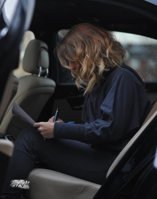 Kimberley_Walsh_outside_Real_Radio2C_Manchester_05_02_13_28229.jpg