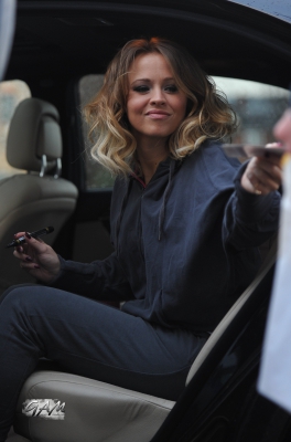 Kimberley_Walsh_outside_Real_Radio2C_Manchester_05_02_13_28429.jpg