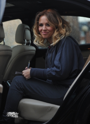 Kimberley_Walsh_outside_Real_Radio2C_Manchester_05_02_13_28529.jpg