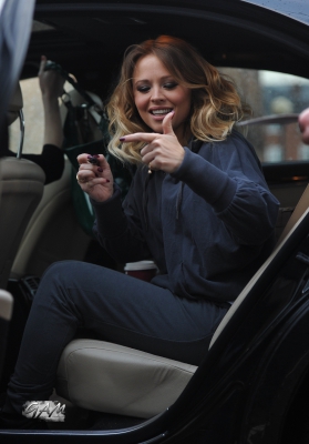 Kimberley_Walsh_outside_Real_Radio2C_Manchester_05_02_13_28829.jpg