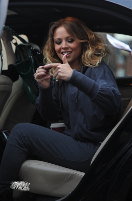 Kimberley_Walsh_outside_Real_Radio2C_Manchester_05_02_13_28929.jpg
