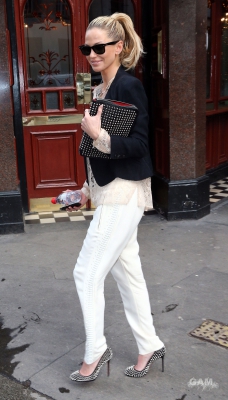 Sarah_Harding_out_and_about_in_London_05_02_13_281029.jpg
