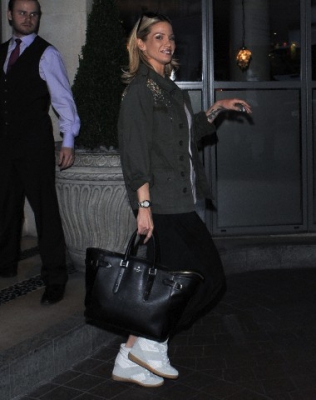 Sarah_Harding_leaving_her_hotel_in_London_06_02_13_28529.jpg