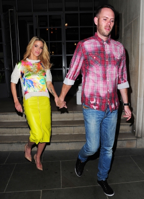 Sarah_Harding_out_for_dinner_in_London_04_02_13_28229.jpg