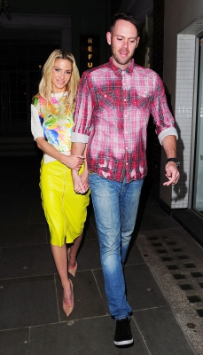Sarah_Harding_out_for_dinner_in_London_04_02_13_28629.jpg