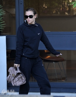 Kimberley_Walsh_arriving_at_the_ITV_Studios_07_02_13_28129.jpg