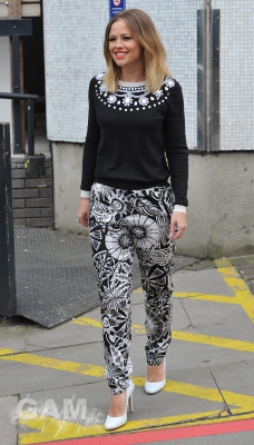 Kimberley_Walsh_leaving_the_ITV_studios_07_02_13_281729.jpg