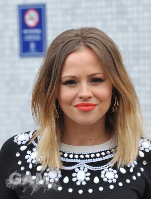 Kimberley_Walsh_leaving_the_ITV_studios_07_02_13_28929.jpg