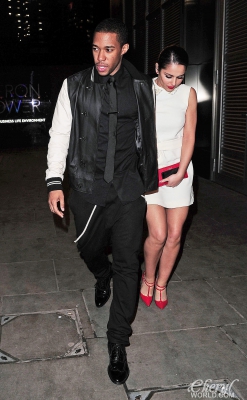 Cheryl_and_Kimberley_Leaving_a_London_restaurant_14_02_13_282229.jpg
