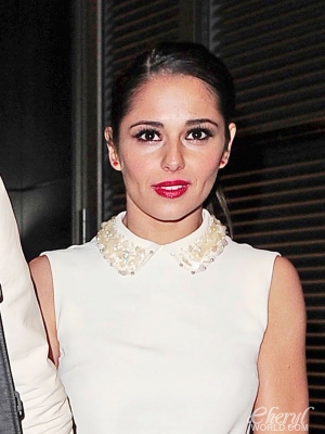 Cheryl_and_Kimberley_Leaving_a_London_restaurant_14_02_13_282629.jpg